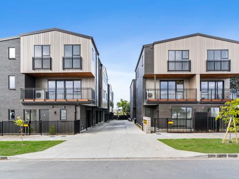 2/11 Huia Road, Point Chevalier