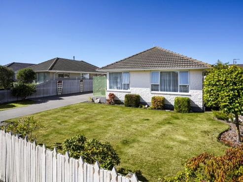 33 Dunstan Crescent, Hornby