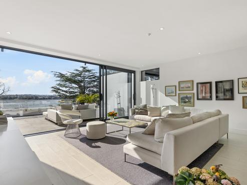 13/258 Hurstmere Road, Takapuna