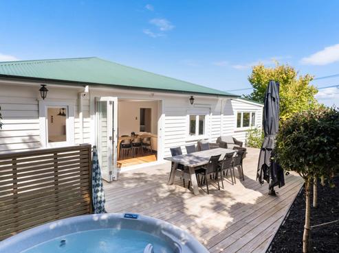 22 Riddell Road, Glendowie