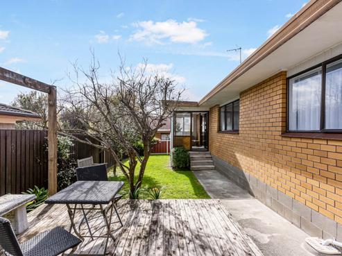 2/13 Menary Street, Papakura