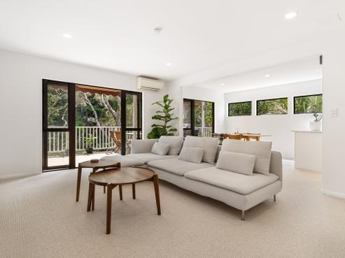 2/12 Herons Way, Northcote