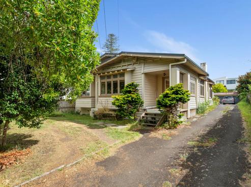 2 Halifax Avenue, Epsom