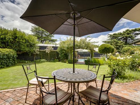 627 York Street, Mahora