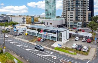 Takapuna Office at a Prominent Location
