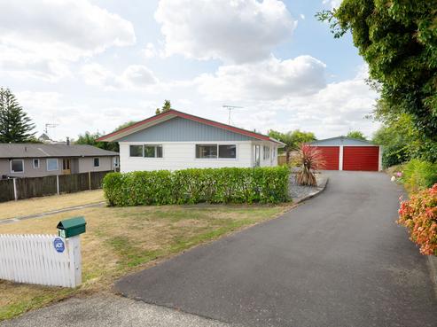 74 Amanda Avenue, Dinsdale