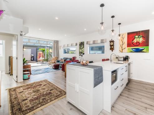 33 Te Ara Kawakahia, Waikanae