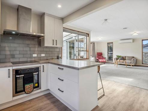 11A Allandale Road, Saint Clair