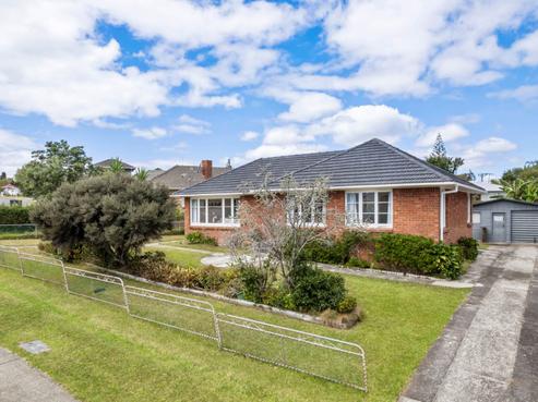 18 Essex Street, Te Atatu South