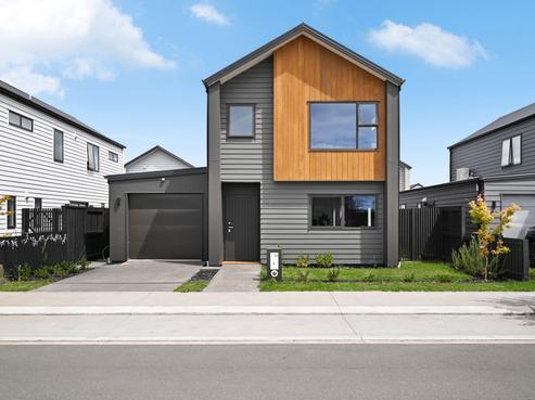29 Halley Drive, Greenhill Park