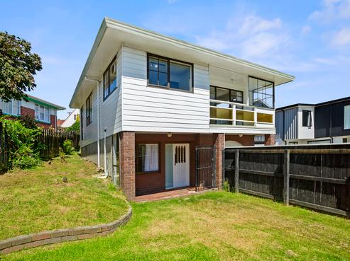 32 Collins Avenue, Tawa
