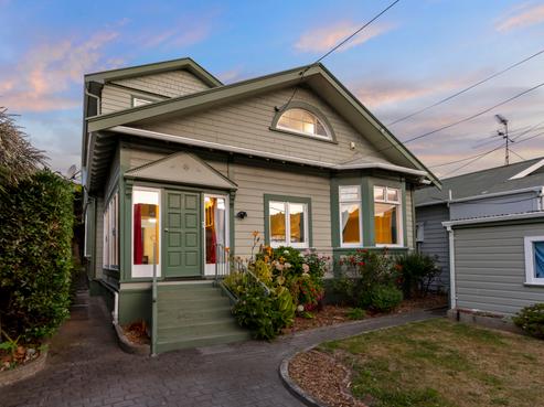 9 The Parade, Island Bay