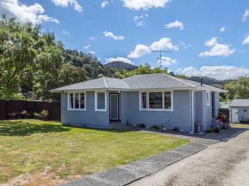 1 Harrison Street West, Featherston