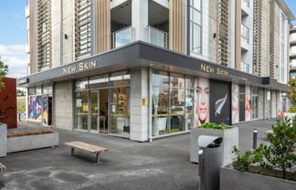 High-profile retail in Ramada Suites Albany