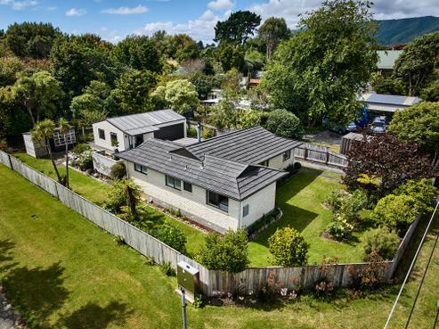 31 Puriri Road, Waikanae