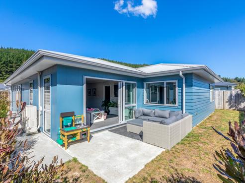8 Peter Tapp Way, Wainuiomata