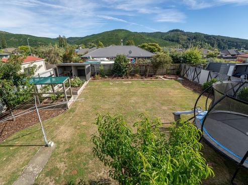 4 Lord Auckland Road, Wakefield