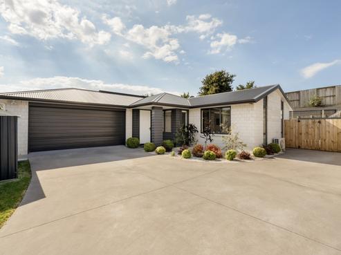 17 Whakaturou Crescent, Pyes Pa