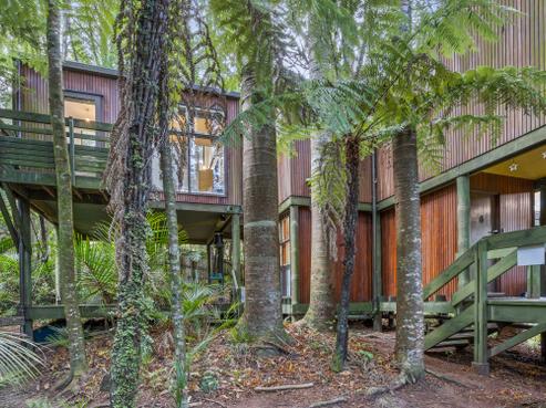 35 Sylvan Valley Avenue, Titirangi