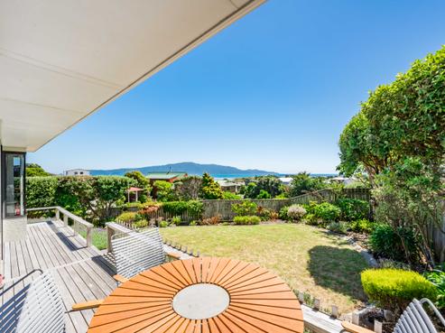 46 Hicks Crescent, Waikanae Beach