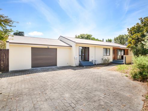 134 John F Kennedy Drive, Milson