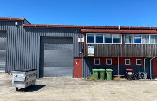 High-Stud Industrial Unit for Lease 