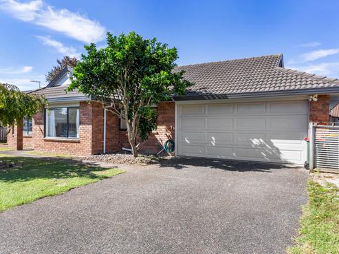 25F Youngs Road, Papakura
