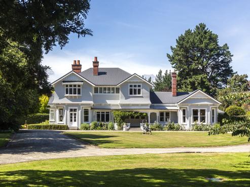 212 Beach Road East, Elgin