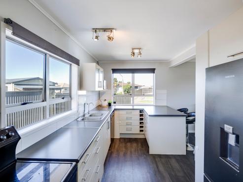 10 Dinwiddie Avenue, Onekawa