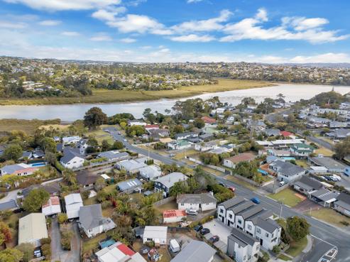 27 Wharf Road, Te Atatu Peninsula