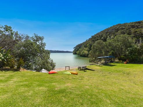 206 Aucks Road, Russell