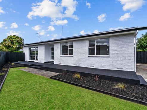 16 Rhonda Avenue, Deanwell