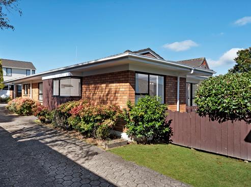 2/10 Bolton Street, Blockhouse Bay