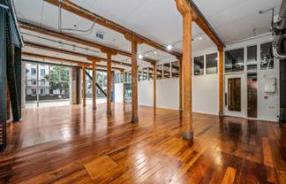 Character and class - showroom/office