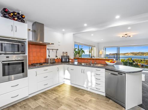8 Swann Beach Road, Stanmore Bay