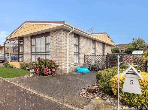 5 Chertsey Court, Roslyn