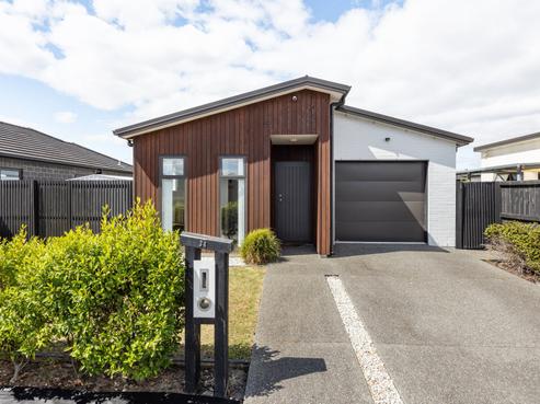 34 Probert Crescent, Greenhill Park