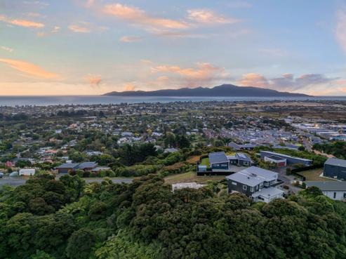 2 Ocean Vista Lane, Paraparaumu