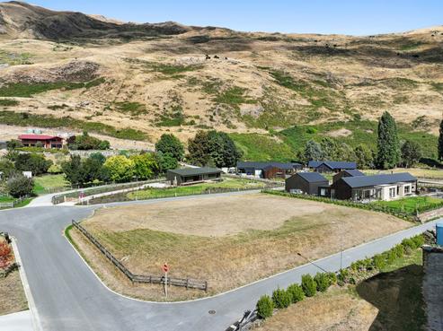 2 Saint JuSaint Place, Wanaka