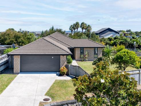 2 Millie Place, Huntington