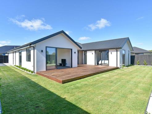 10 Twin Meadows Drive, Casebrook