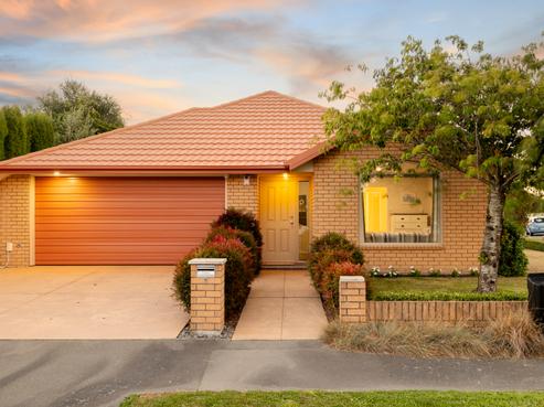 2 Cyclamen Place, Aidanfield