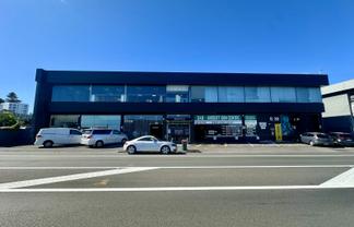 Kingsland office with loading dock