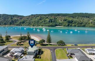 301 Beach Road, Whangamata