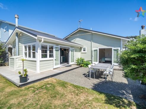 10 Palm Avenue, Lyall Bay