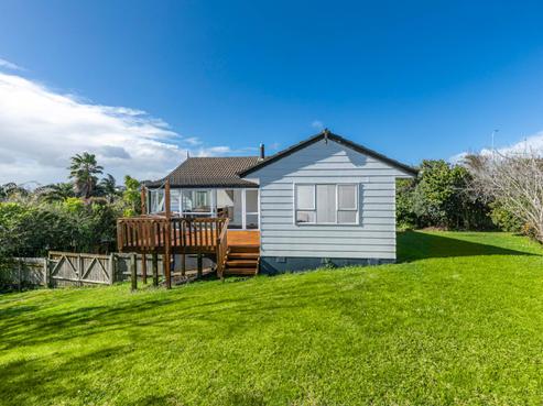 11 Landsdale Place, Massey