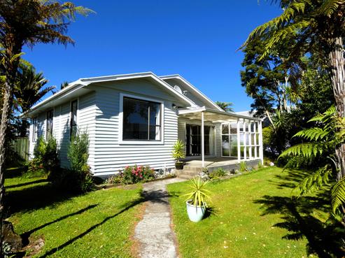 40 Disraeli Street, Westport