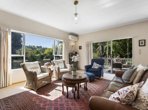 15 Riverbank Road, Okoia