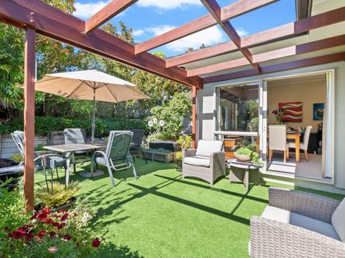 37 Admirals Court Drive, Greenhithe