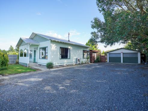 124 Moulson Street, Strathern